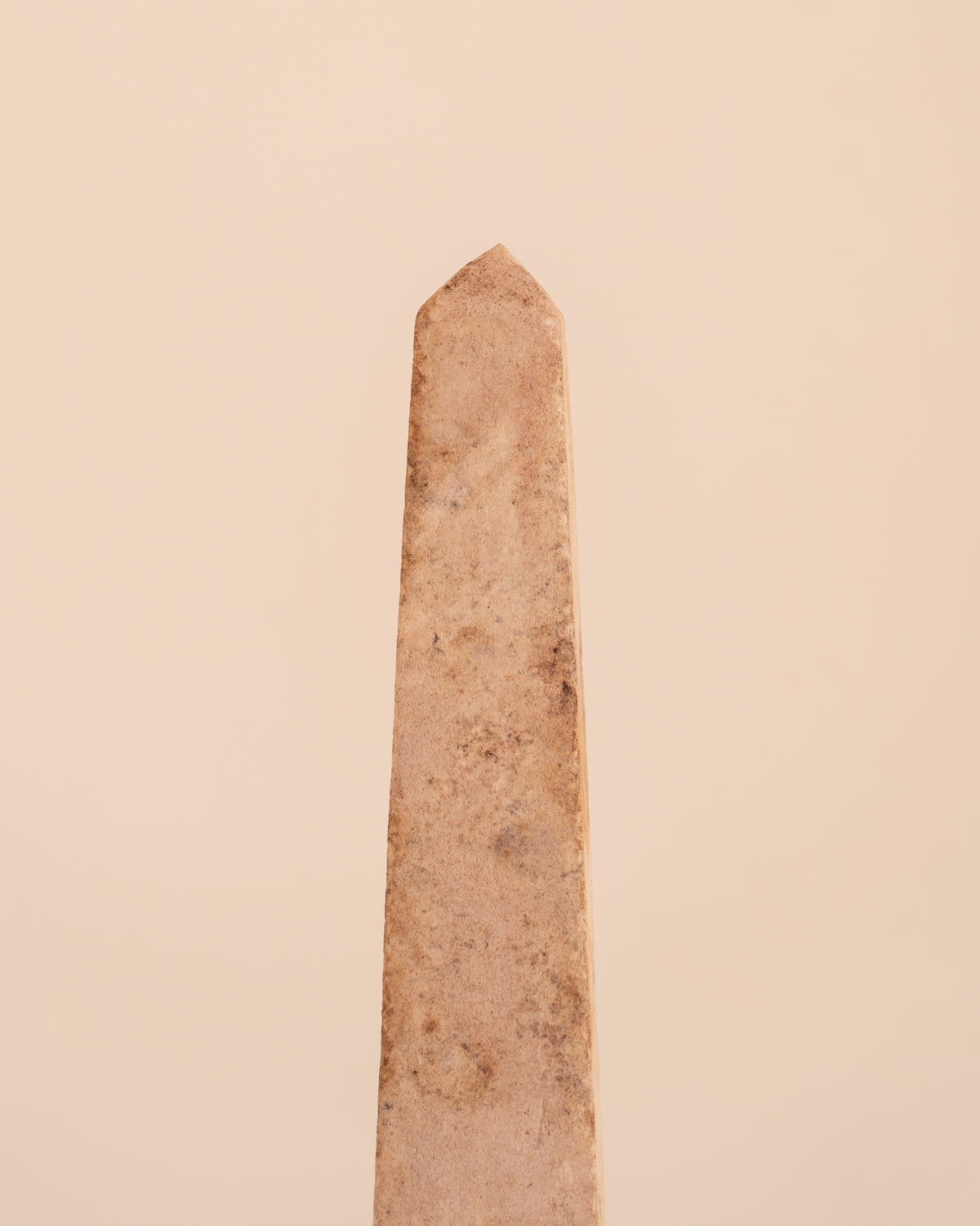 Figura Obelisco I