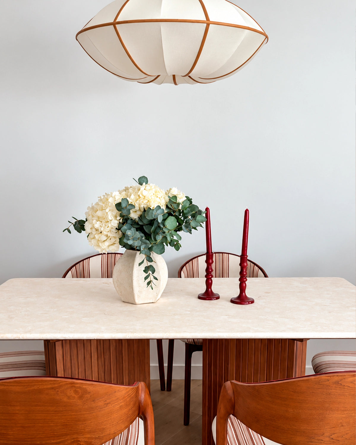 Mesa de comedor Uve