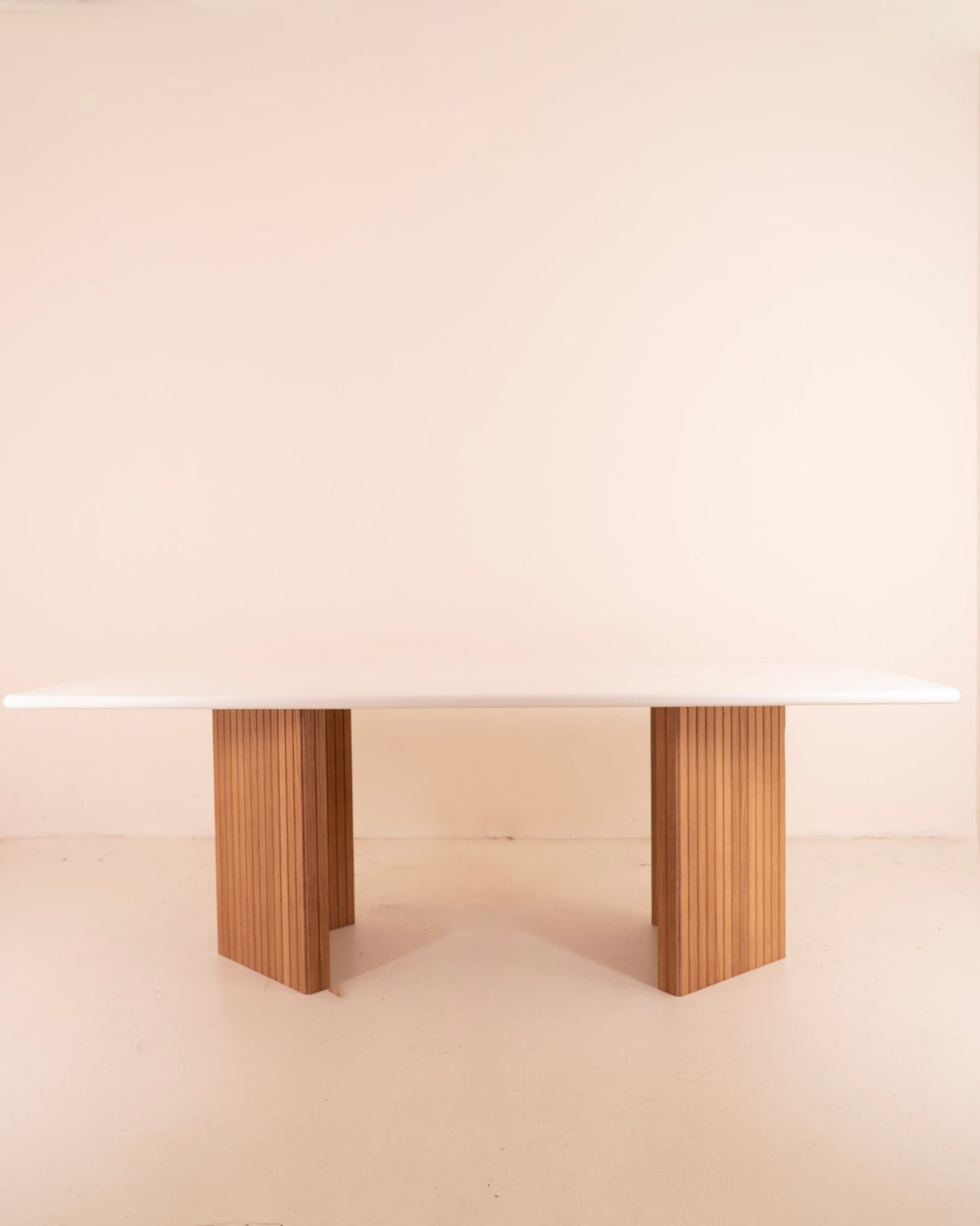 Mesa de comedor Uve