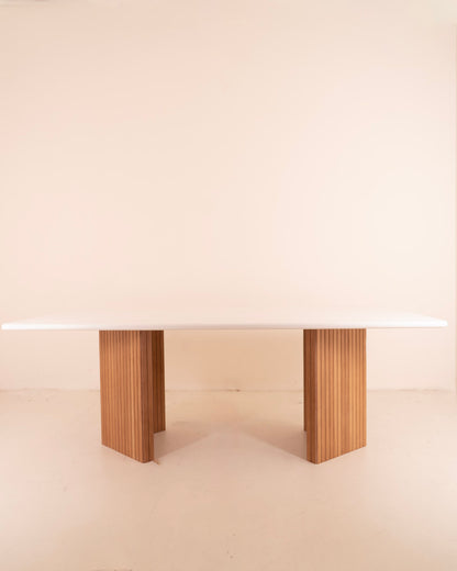 Mesa de comedor Uve