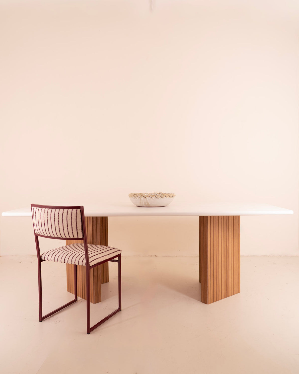 Mesa de comedor Uve