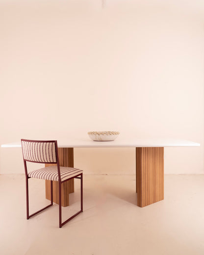 Mesa de comedor Uve