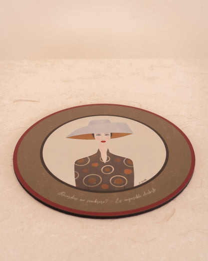 Ilustración circular Mujer con pamela blanca