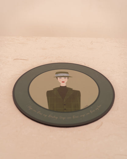 Ilustración mujer chaqueta verde