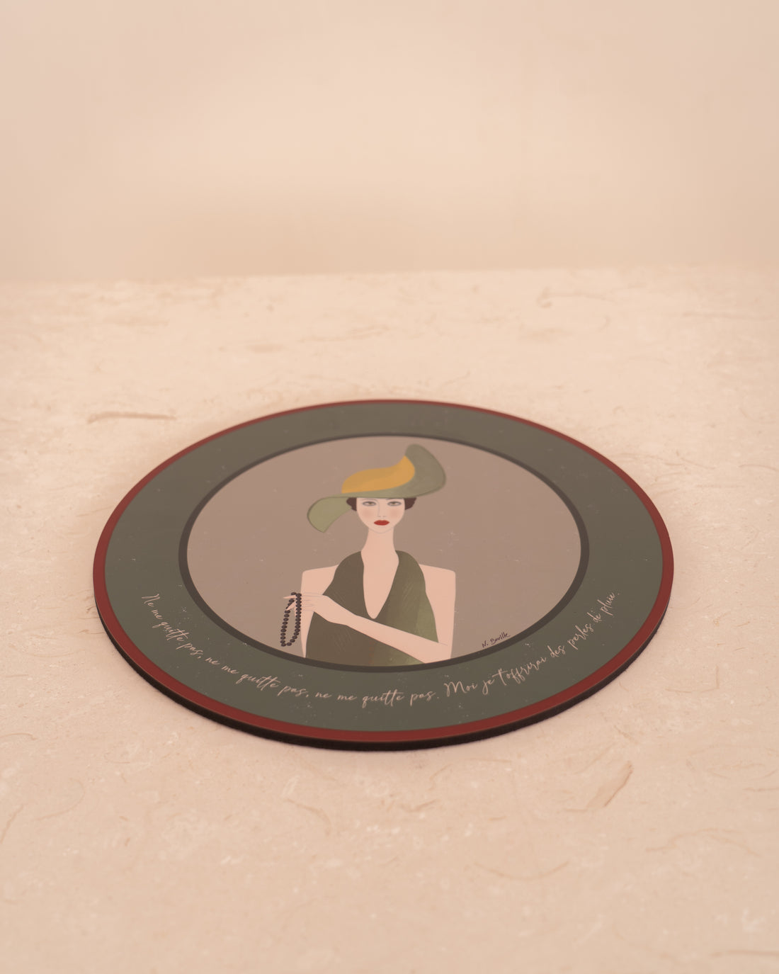 Ilustración circular Mujer con collar