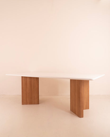 Mesa de comedor Uve