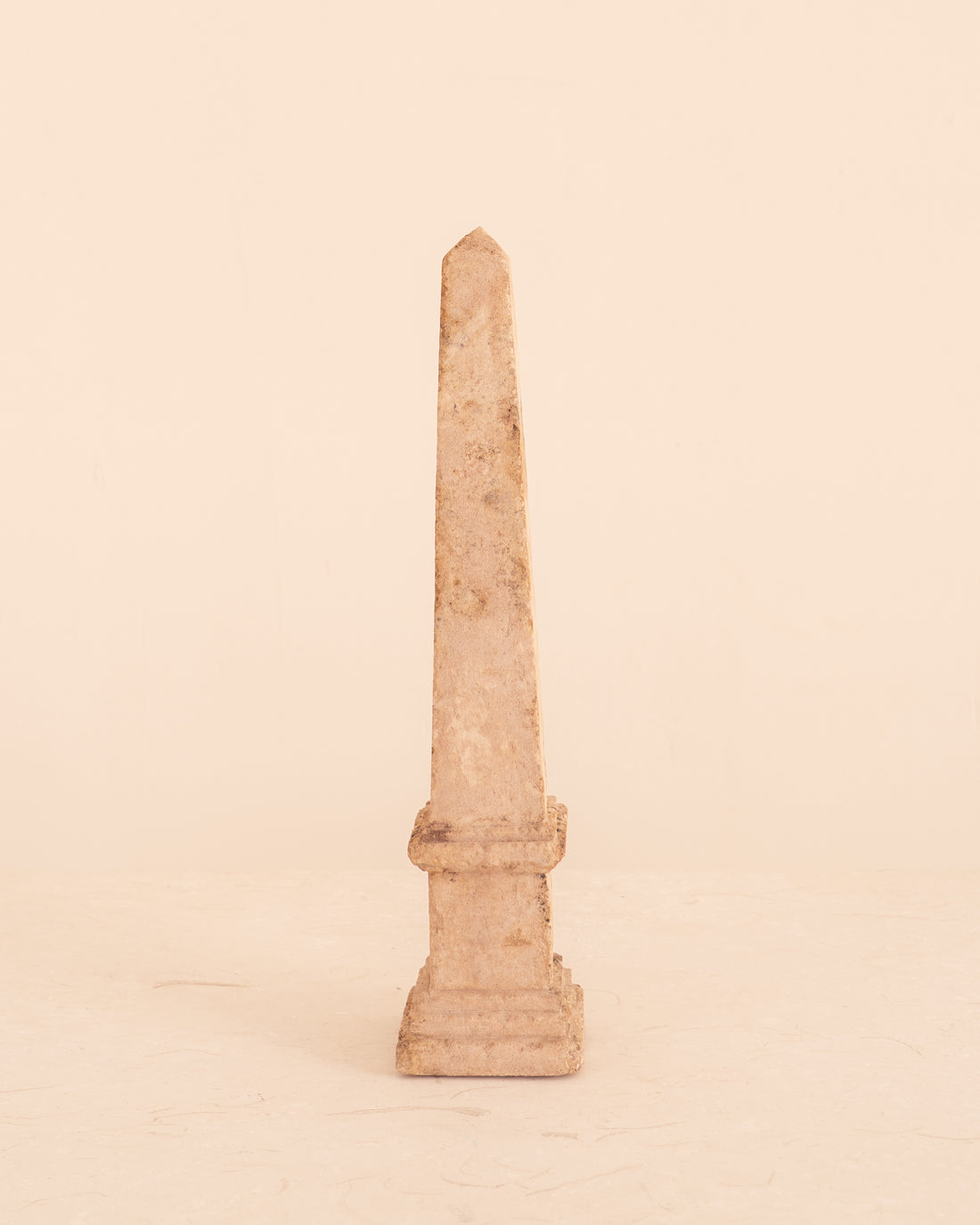 Figura Obelisco II