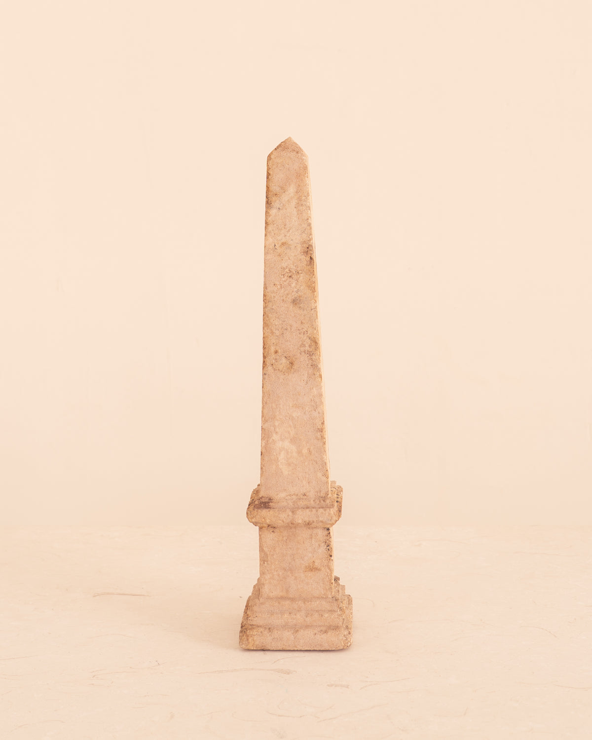 Figura Obelisco II